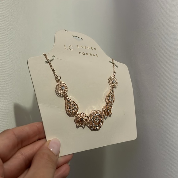 {LC Lauren Conrad} Rose Gold Necklace, Floral design, NEW/GIFT/BIRTHDAY/PRESENT - Picture 3 of 9